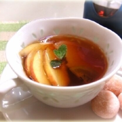 アイスティーの陽気ではなかったので、林檎・グレフル・キウイと有り合わせのフルーツに熱～ぃ紅茶を注いでいただきました…美味しいですネ～(ღ ⋓‿⋓.)ﾎｯ